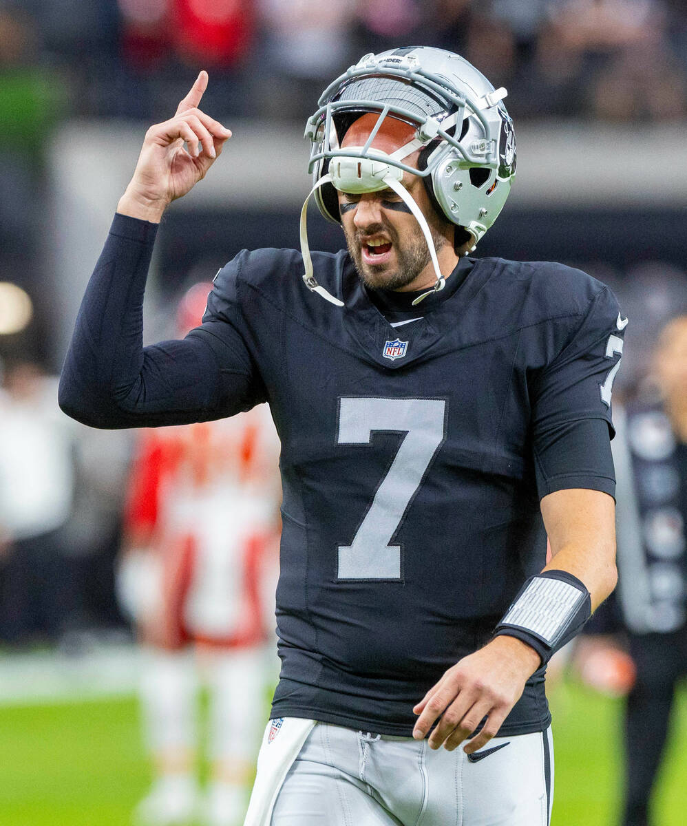 Raiders quarterback Brian Hoyer (7) yells to a teammate while facing the Kansas City Chiefs dur ...