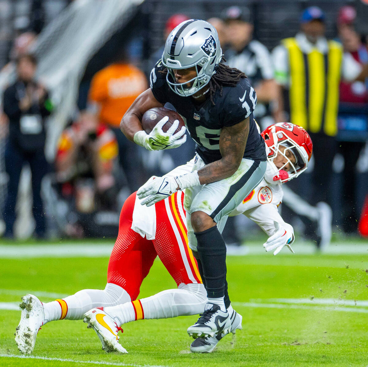 Raiders wide receiver Jakobi Meyers (16) shakes off a tackle by Kansas City Chiefs safety Deon ...
