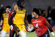 Desert Oasis’ Tehani Koanui (4) runs the ball during a high school flag football game against ...