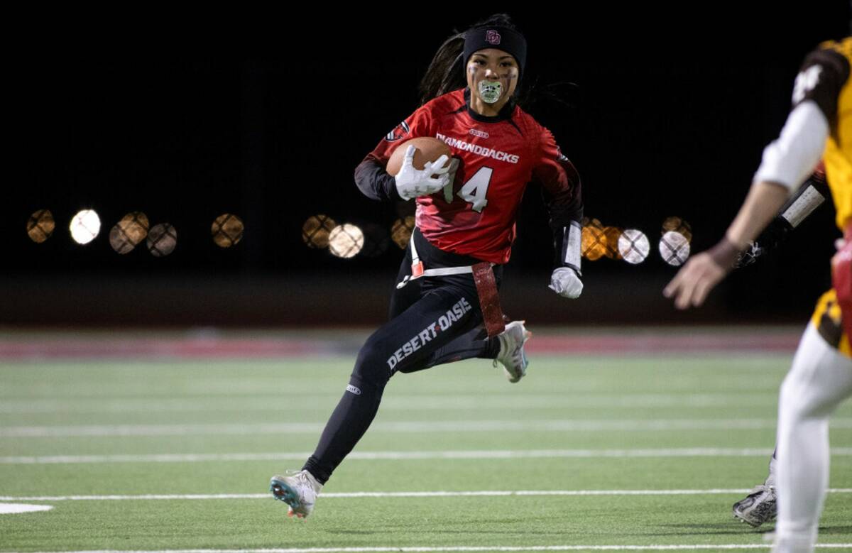 Desert Oasis’ Allie Peralta (14) runs the ball during a high school flag football game agains ...