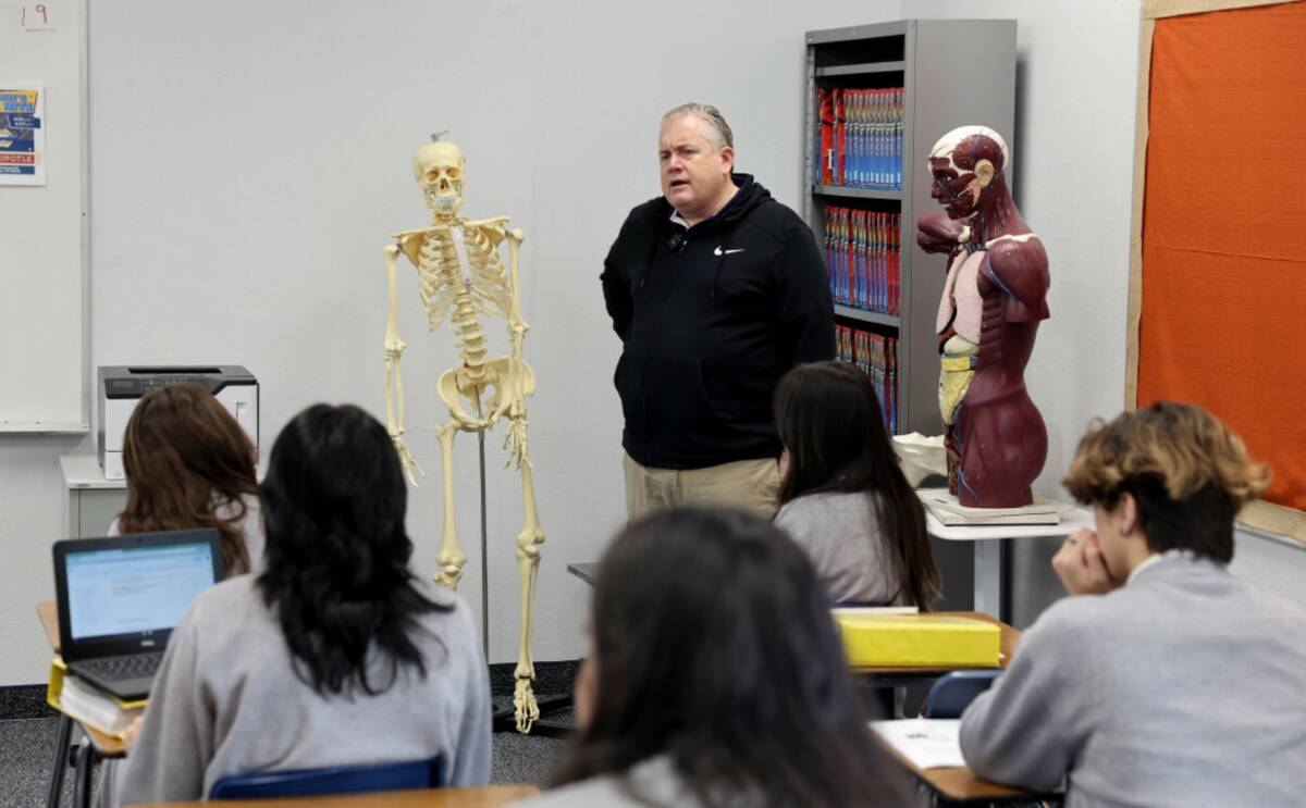 Mark Calabrese teaches EMT class at Amplus Academy in Las Vegas Wednesday, Nov. 29, 2023. (K.M. ...