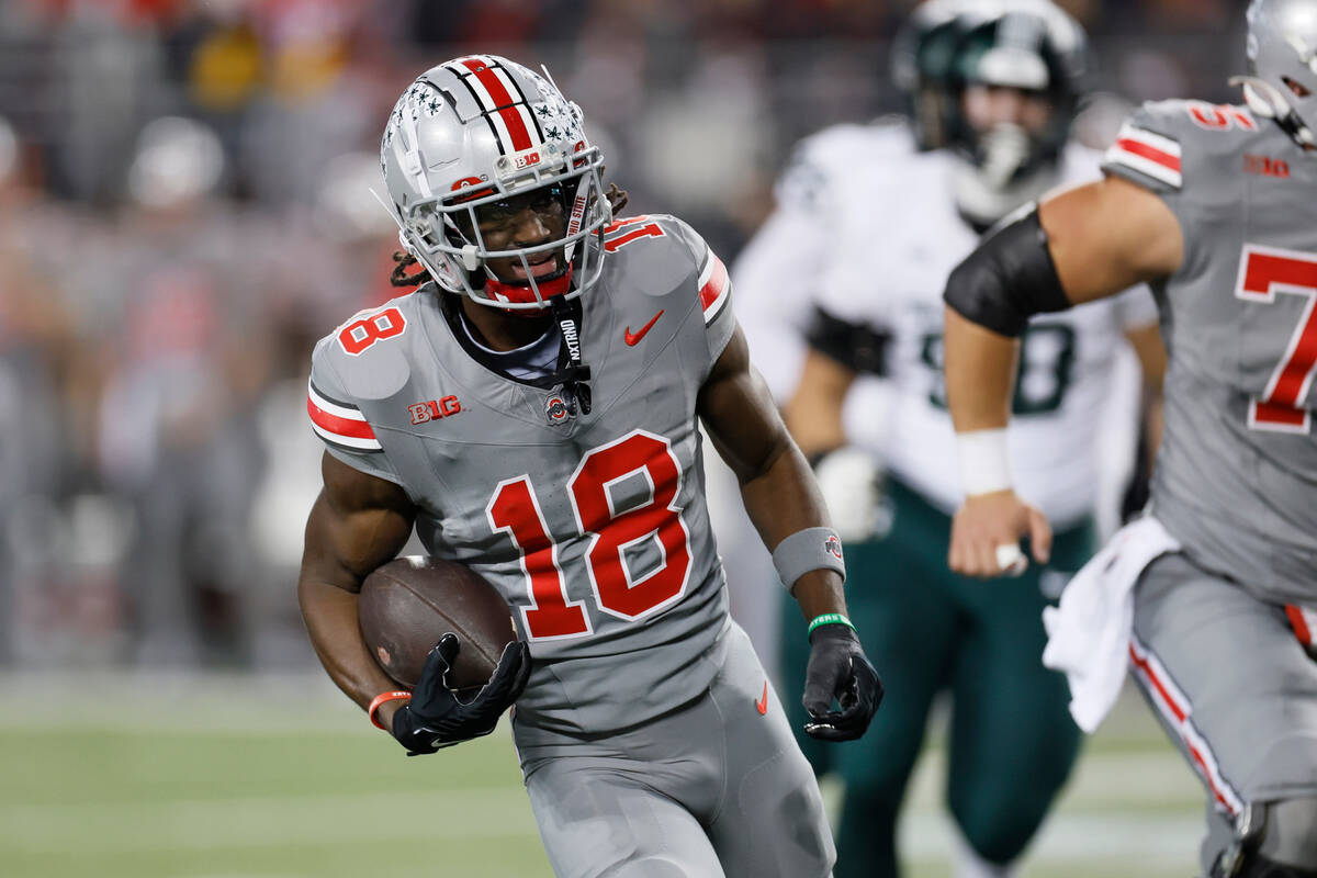 Ohio State receiver Marvin Harrison runs for a touchdown against Michigan State during the firs ...