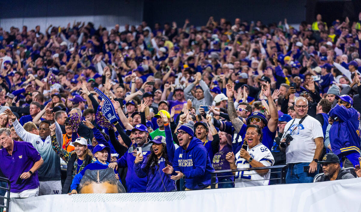 Washington Huskies fans celebrate another score against Oregon Ducks during the first half of t ...