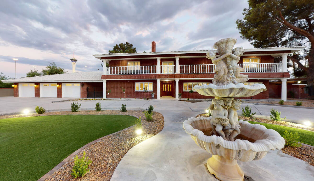 A view of the front of a Las Vegas house formerly owned by legendary comedian Jerry Lewis, whic ...