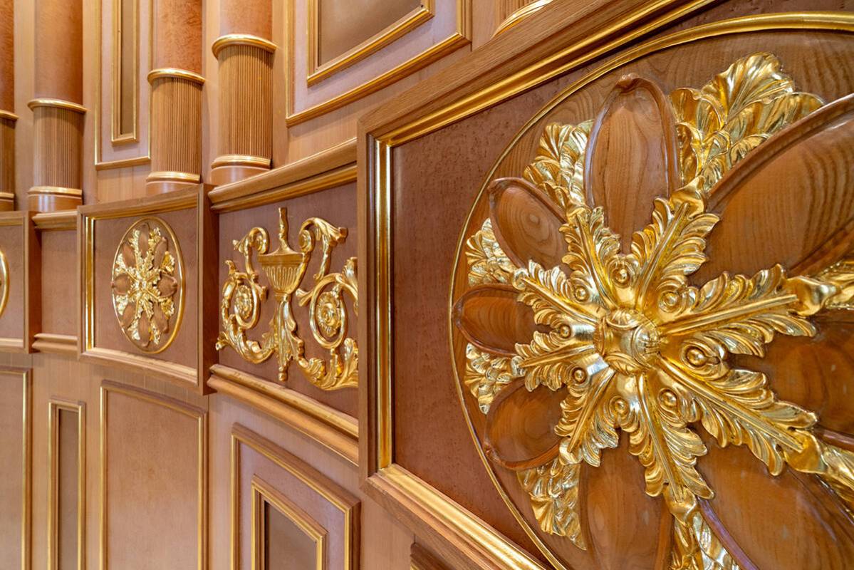 El complejo Spanish Trail está ubicado en aproximadamente 16 acres.  El complejo tiene una superficie de 110,320 pies cuadrados, con un área de 10...