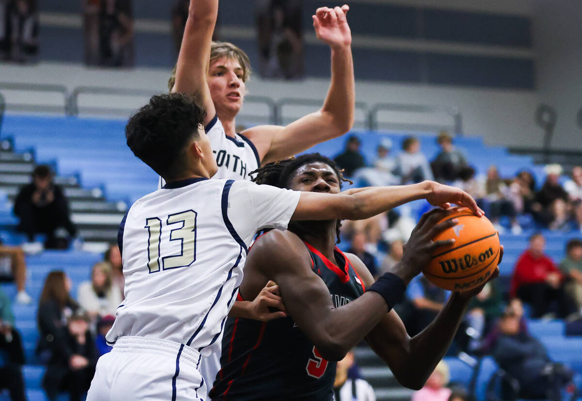 Foothill’s Corbin Putnam (10) and Branden Castro (13) block Arbor View’s Pharao ...