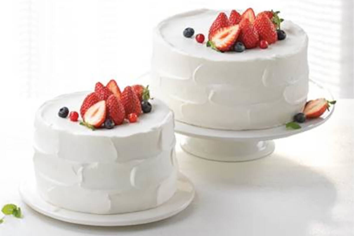 Cloud cakes from Tous les Jours feature sponge cake filled with flavored whipped creams. The Fr ...