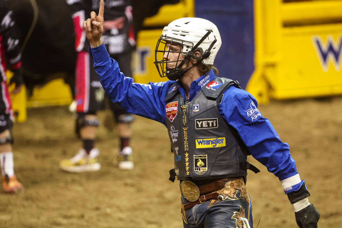 2023 NFR Stetson Wright focuses on both broncs, bulls National