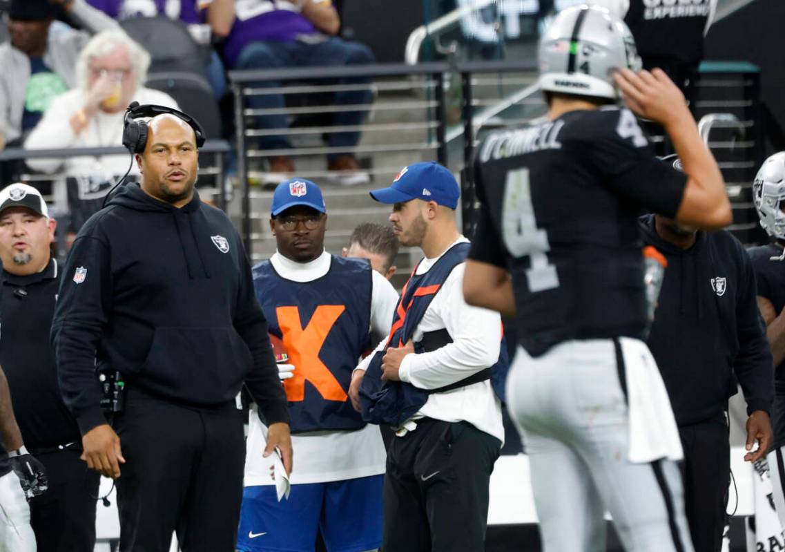 Raiders quarterback Aidan O'Connell (4) communicates with Interim Head Coach Antonio Pierce dur ...