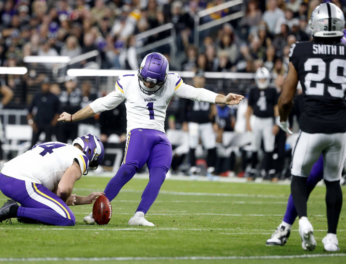 Minnesota Vikings place kicker Greg Joseph (1) scores the winning field goal as Raiders safety ...