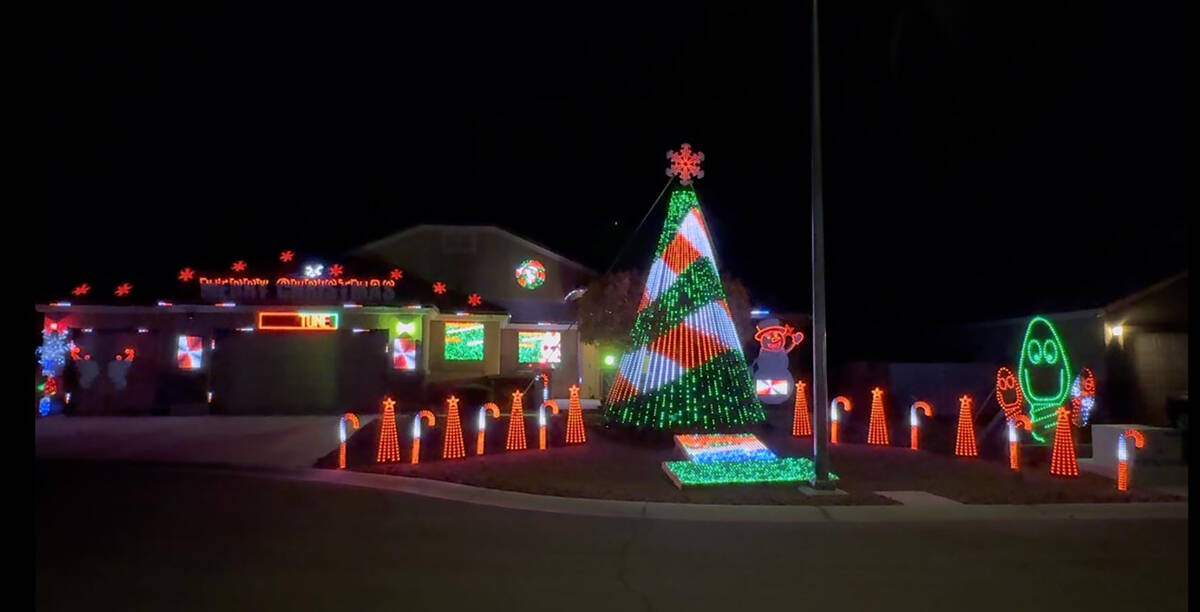 Suzanne Elaine's Christmas light show in northwest Las Vegas. (Facebook)