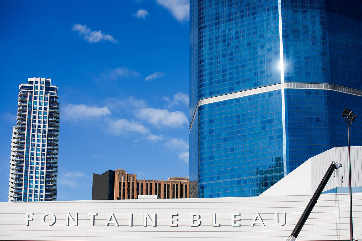 Stars, party precede Fontainebleau's long-awaited opening | Casinos & Gaming - Vimarsana News