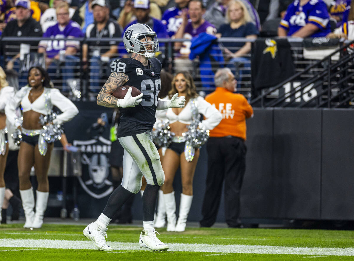 Raiders defensive end Maxx Crosby (98) runs with a ball he thought was fumbled by Minnesota Vik ...