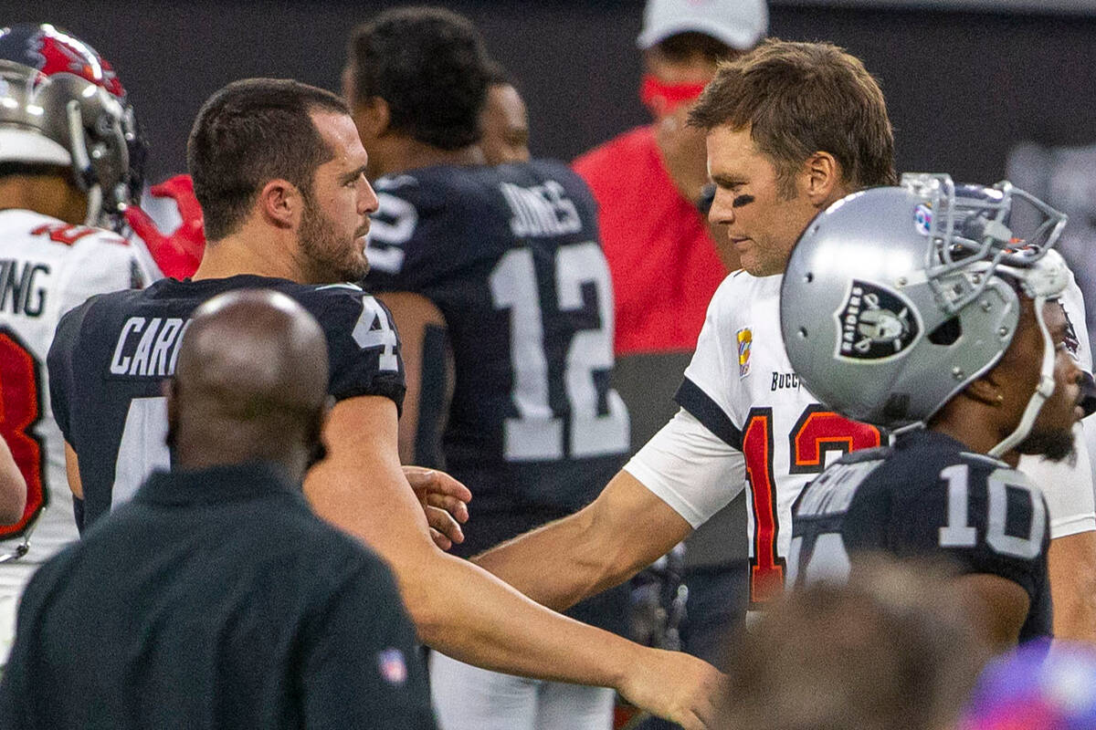 Las Vegas Raiders quarterback Derek Carr (4) and Tampa Bay Buccaneers quarterback Tom Brady (12 ...