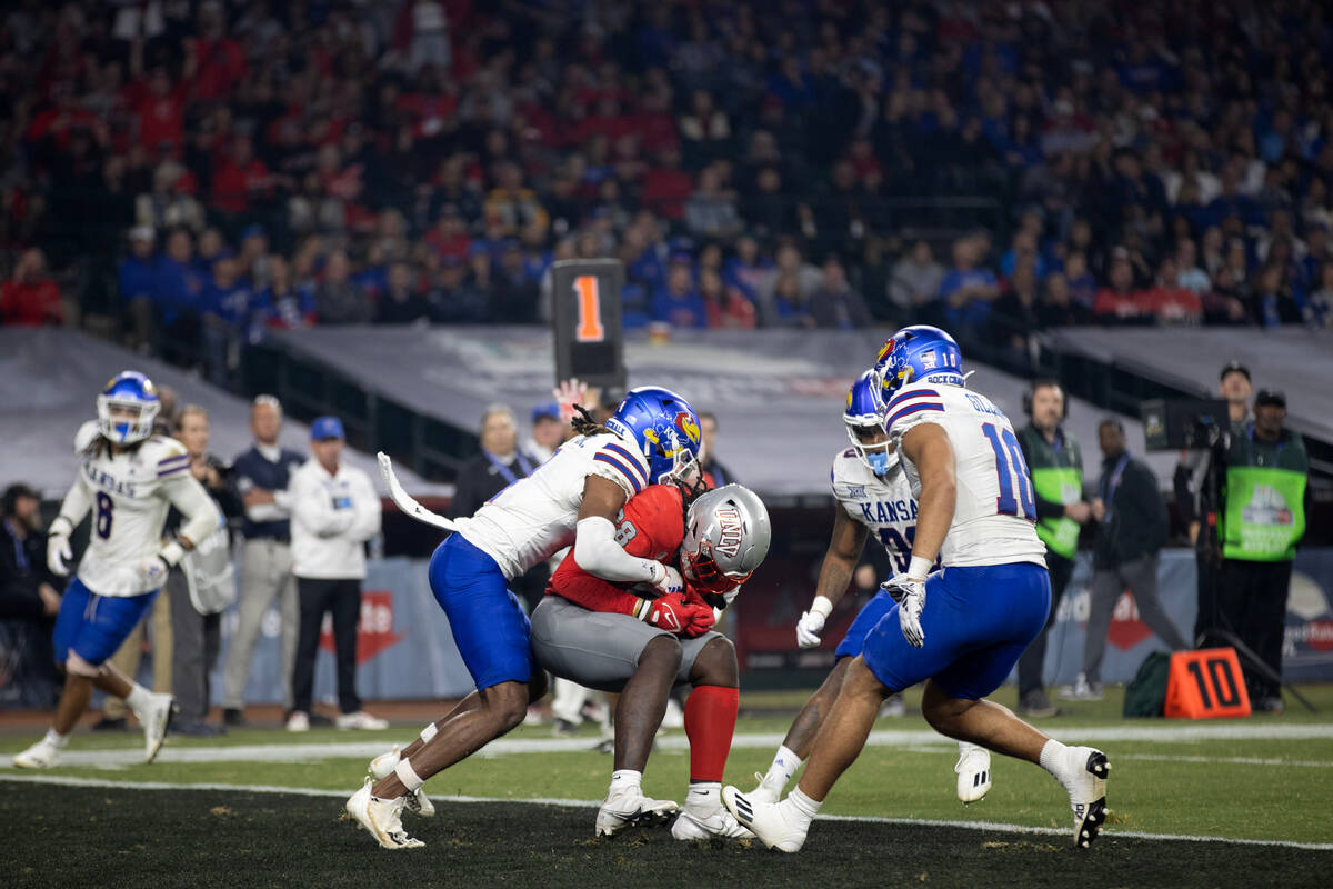 UNLV Rebels tight end Shelton Zeon III (88) catches a touchdown pass against the Kansas Jayhawk ...