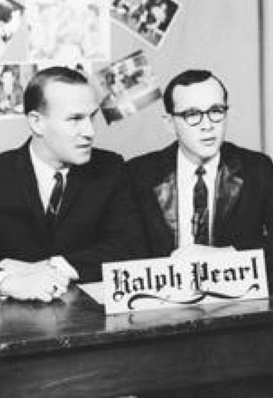 Tommy Smothers, à esquerda, e Dick Smothers no Flamingo em fevereiro de 1965. (Las Vegas News Bureau)