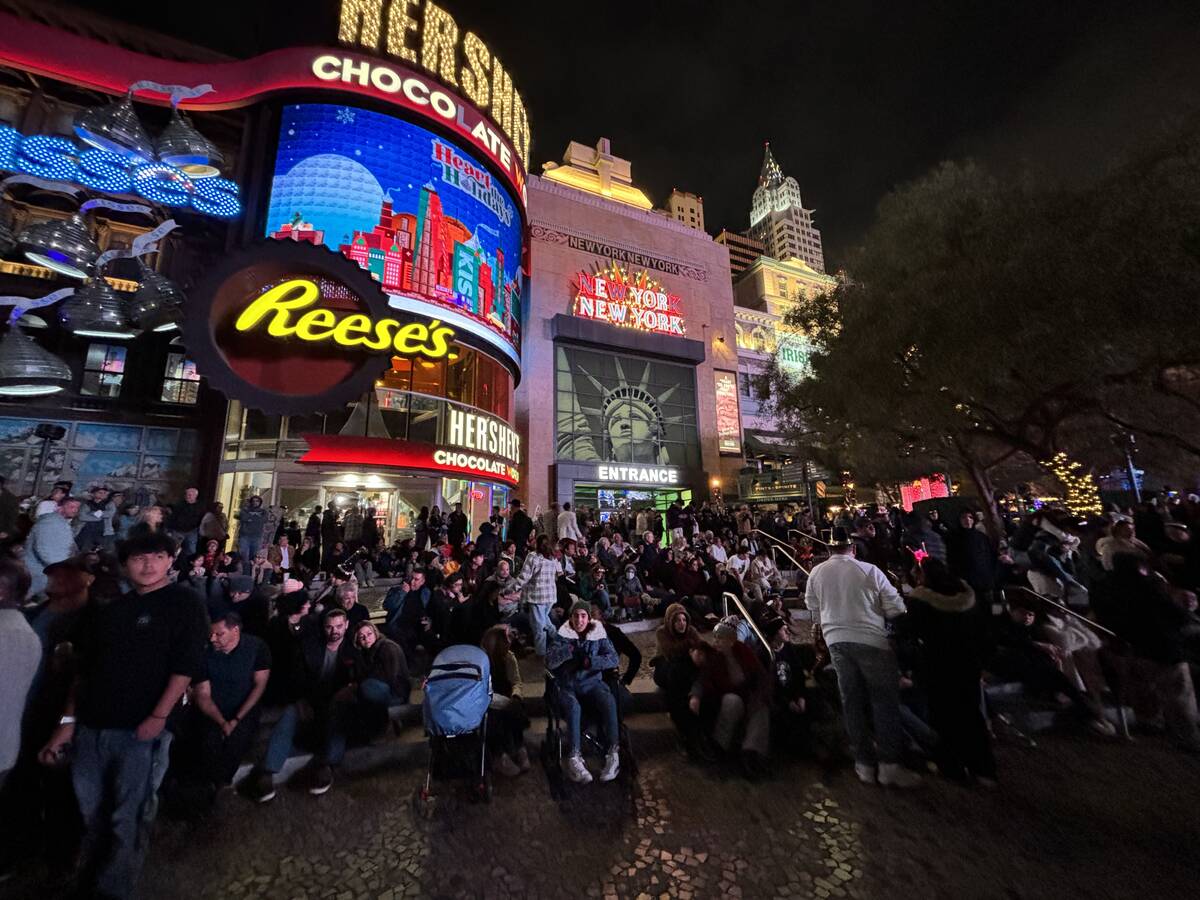 Crowds seated in front of the New York New York. (Taylor Avery/Las Vegas Review-Journal)