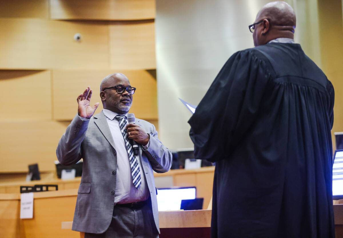 4 new CCSD trustees take oath of office | Education | Local