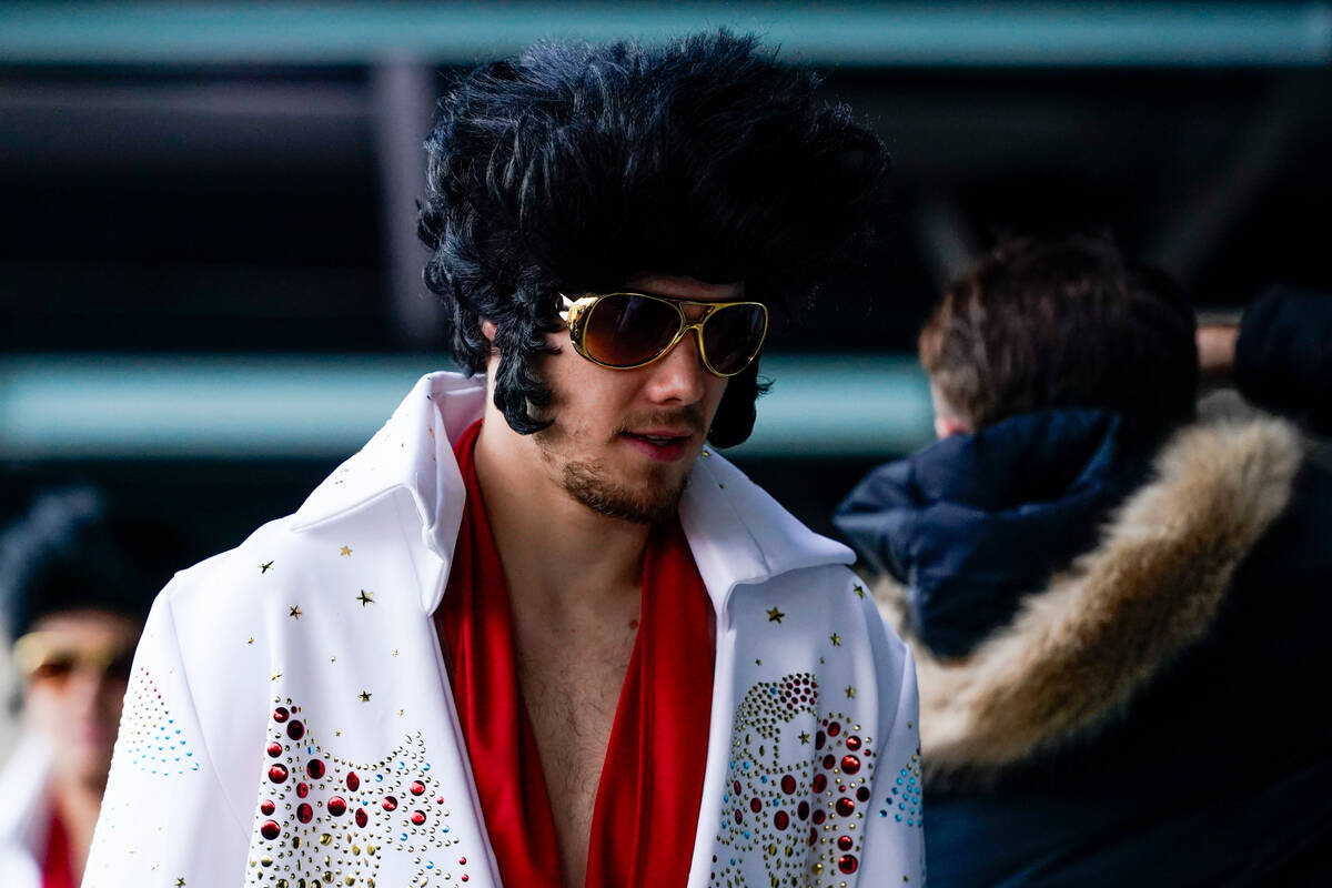 Golden Knights wear Elvis Presley costumes to NHL Winter Classic, Golden  Knights