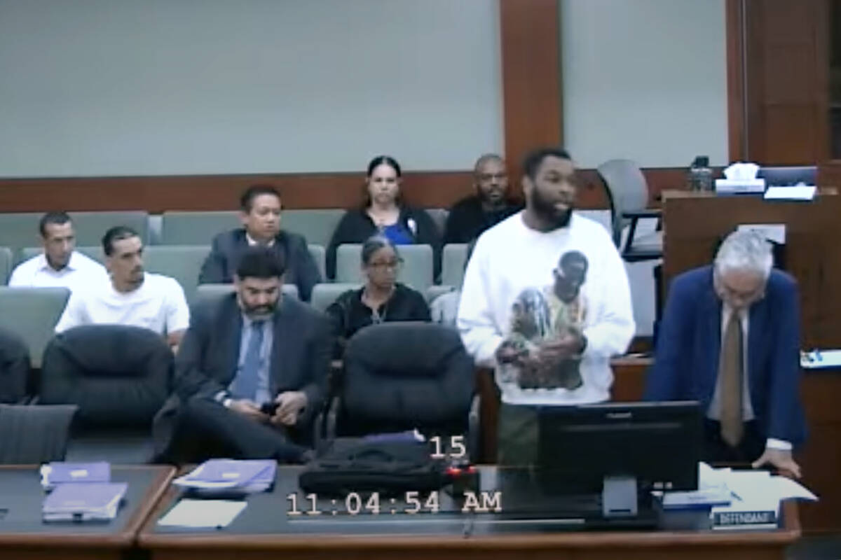 This is a video screen shot of defendant Deobra Redden shortly before he attacked Judge Mary Ka ...