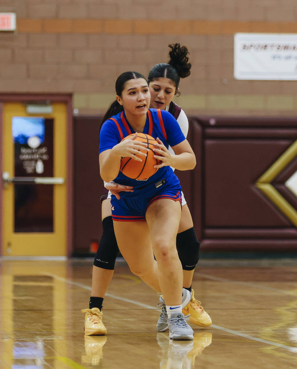 Bishop Gorman guard Sydney Chestnut (5) keeps the ball in her grip as she looks to a teammate d ...