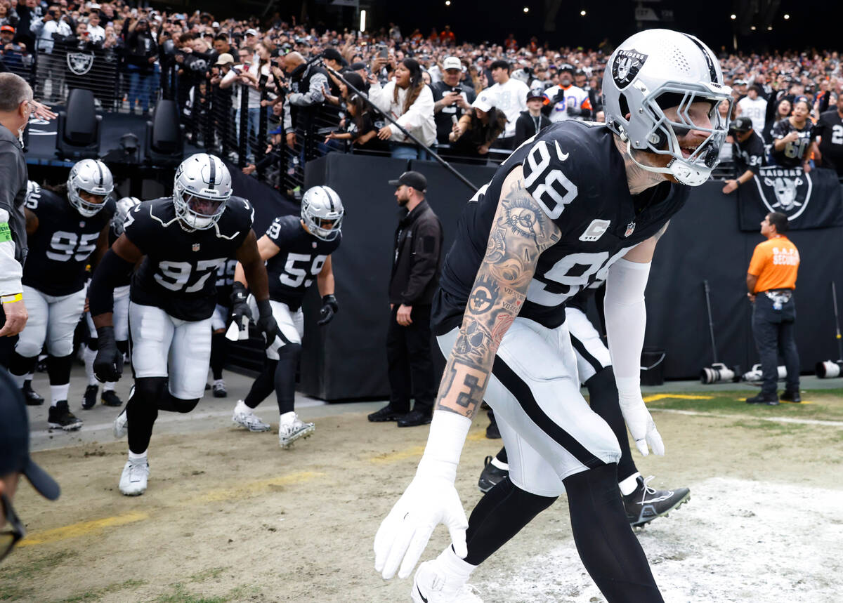Raiders defensive end Maxx Crosby (98) and his teammates take the field to face the Denver Bron ...