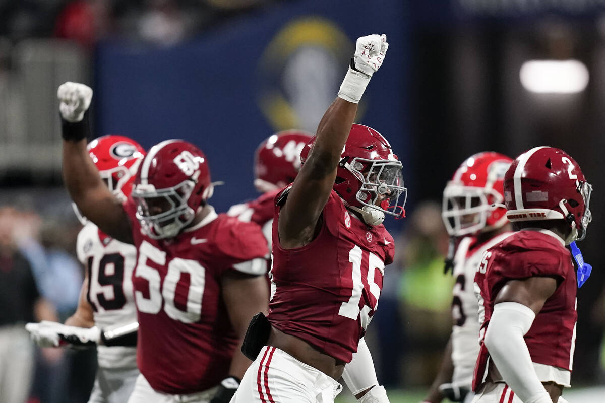 Alabama linebacker Dallas Turner (15) celebrates after stopping Georgia's offense during the fi ...