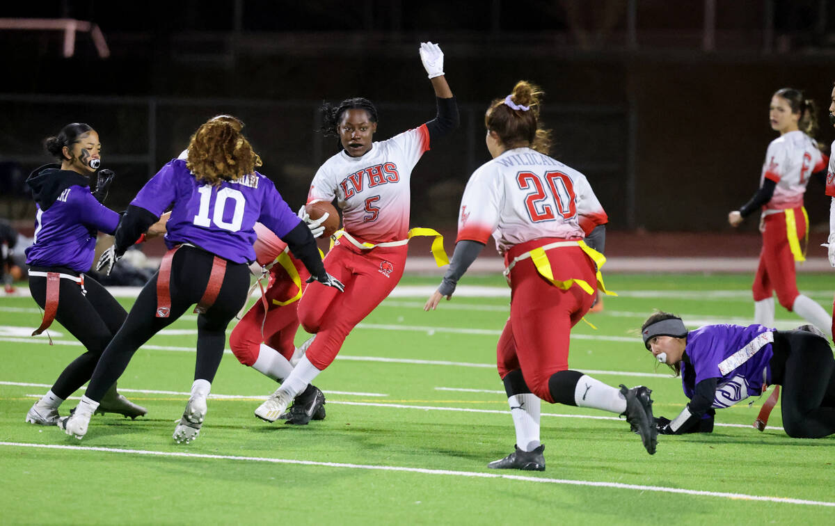 Las Vegas’ Antonia Woods (5) runs the ball against Desert Oasis in the second quarter of ...