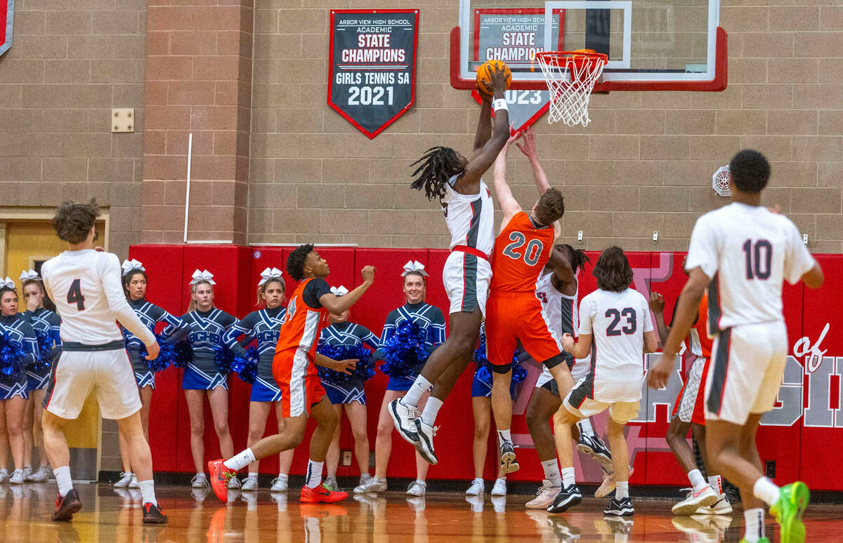 Arbor View forward Pharaoh Compton (5) shoots over Bishop Gorman guard Ilan Nikolov (20) during ...