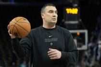 Golden State Warriors assistant coach Dejan Milojevic passes the ball before an NBA basketball ...