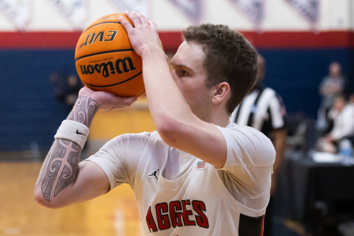 Arbor View’s Jalen Dickel (3) prepares to shoot the ball during a basketball game betwee ...