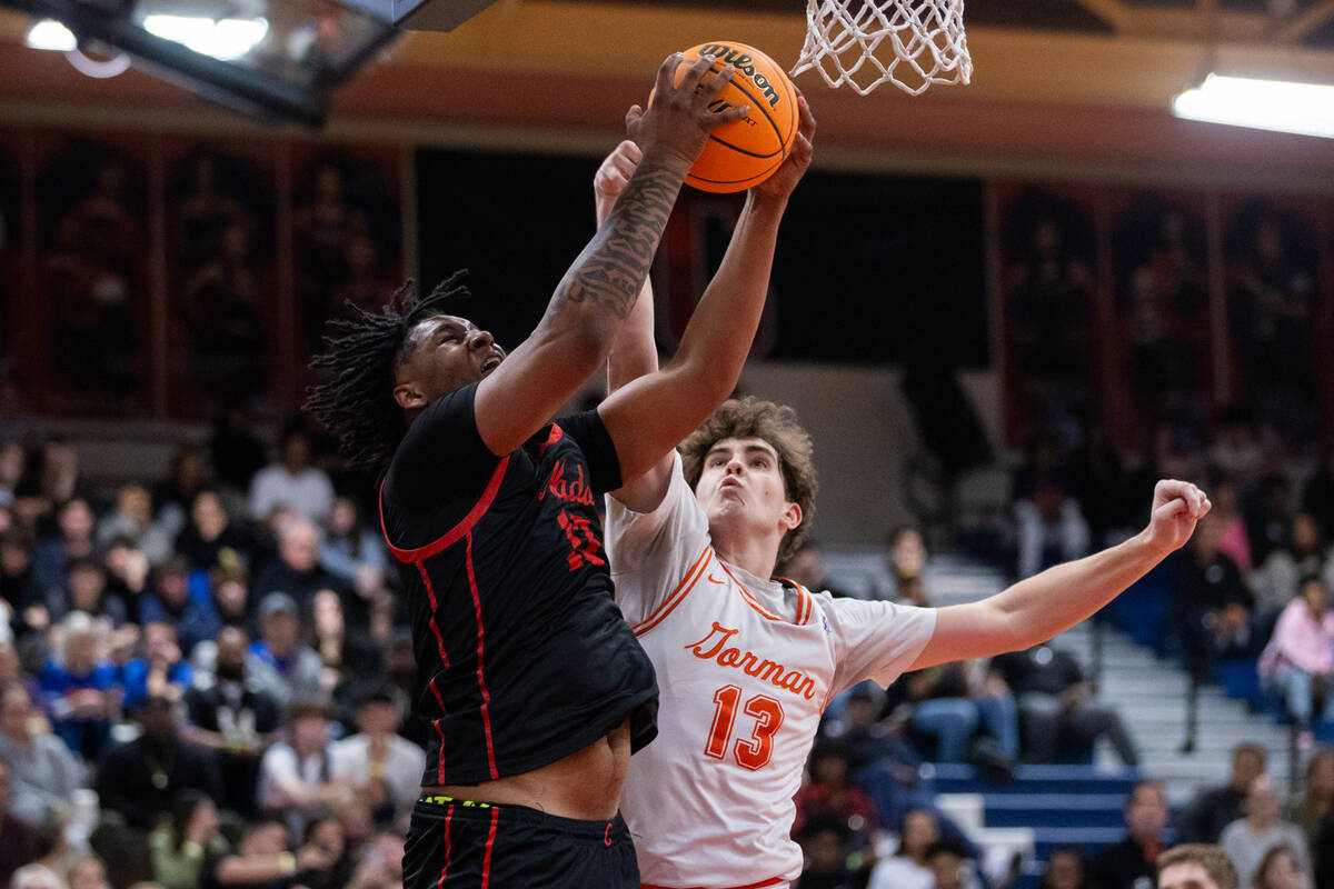 Bishop Gorman’s Noah Westbrook (13) and Coronado’s Tee Bartlett (13) go head to h ...