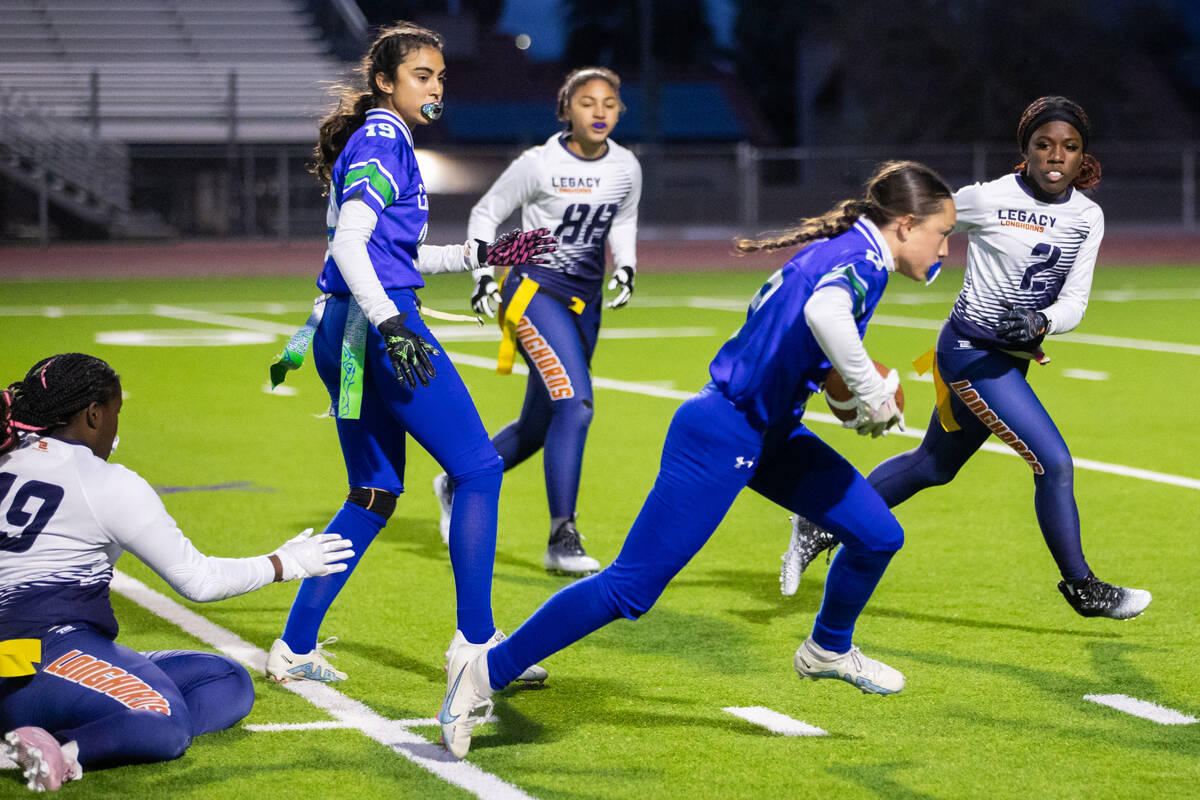 Green Valley’s Kaylee Montalvo (0) runs the ball down the field during a flag football g ...