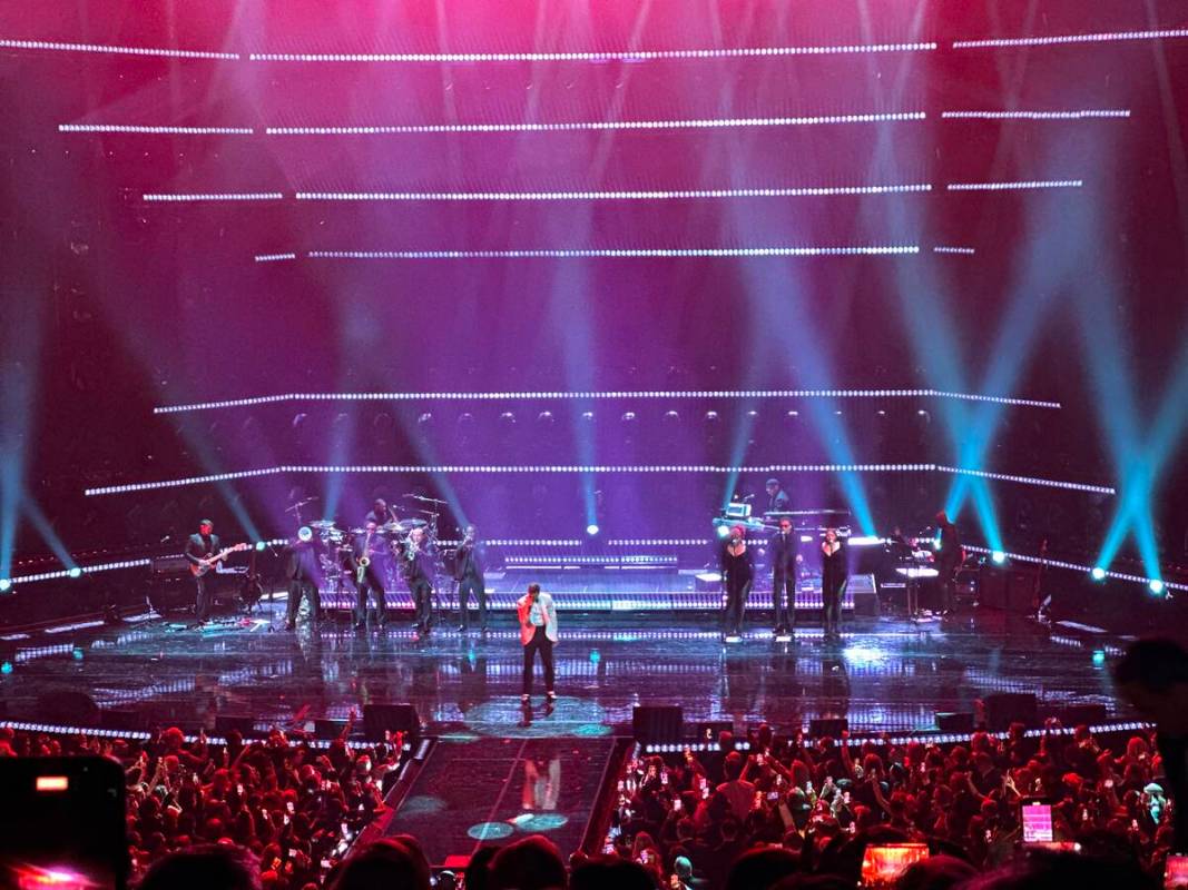 Fontainebleau theater enters saturated Las Vegas Strip entertainment