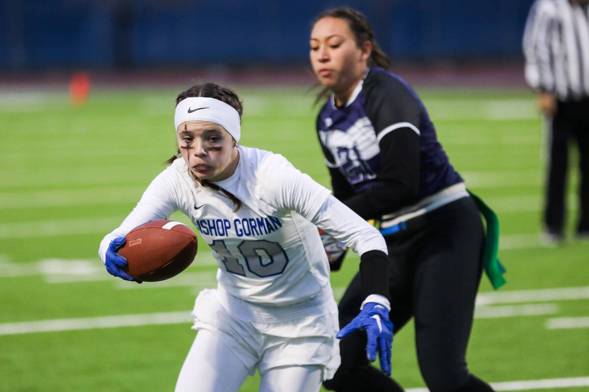 Bishop Gorman’s Brie Wagner (10) rushes the ball down the field during a flag football g ...