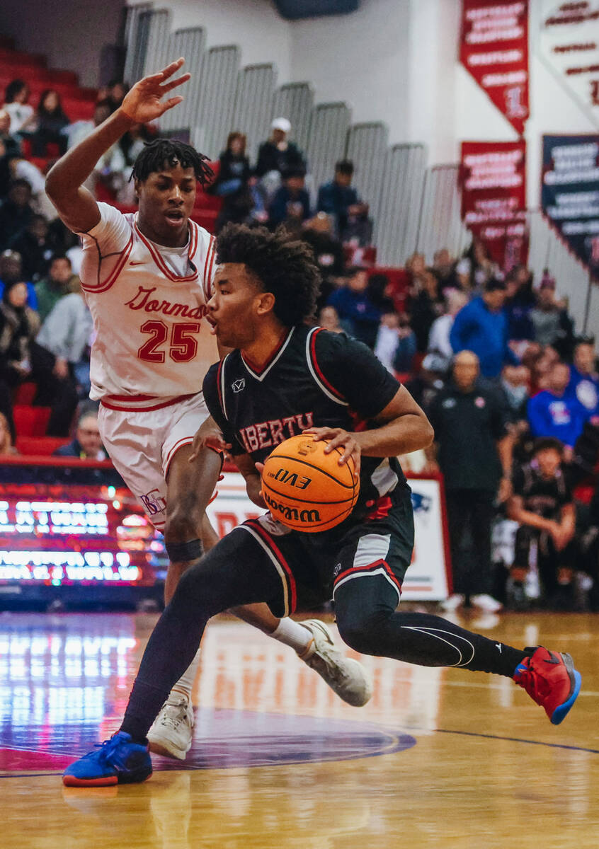 Liberty point guard Tyus Thomas (0) drives the ball to the hoop during a game between Bishop Go ...