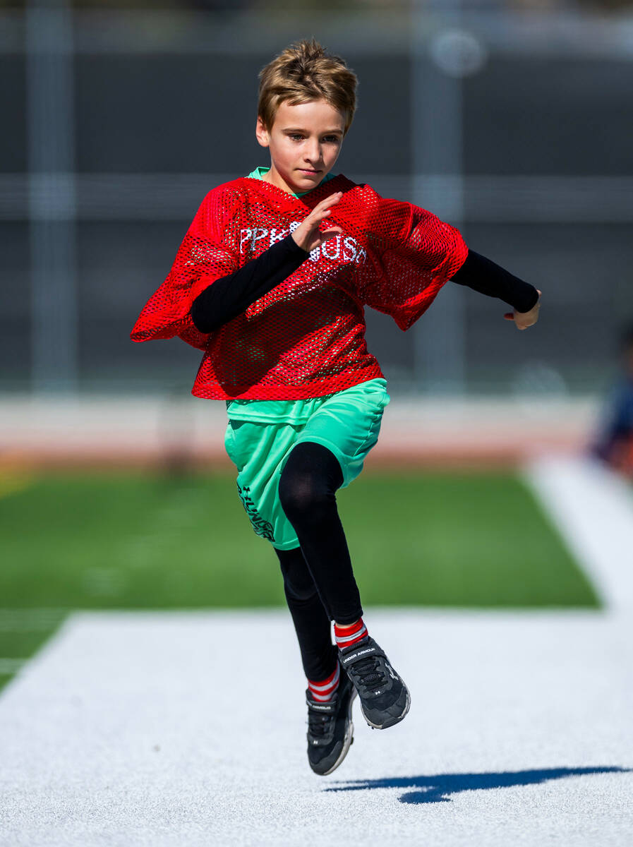 Jason Hart of Las Vegas, an 8/9-year-old boy's contestant, runs the 40-yard dash during the Pun ...