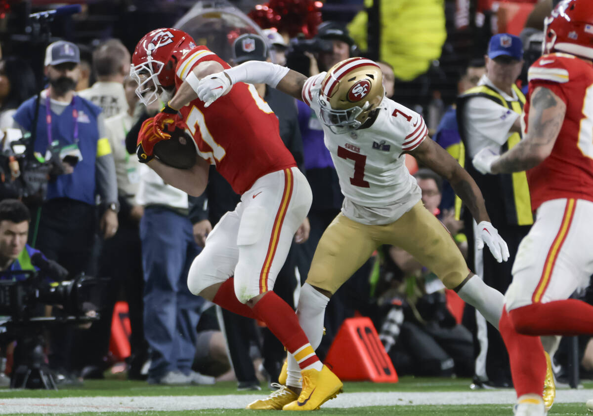 Kansas City Chiefs tight end Travis Kelce (87) gets forced out of bounds by San Francisco 49ers ...