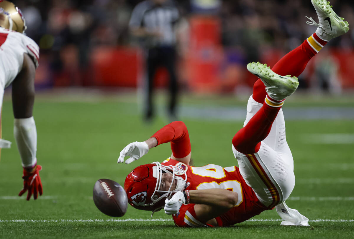 Kansas City Chiefs wide receiver Justin Watson (84) loses hold of a pass during the first half ...