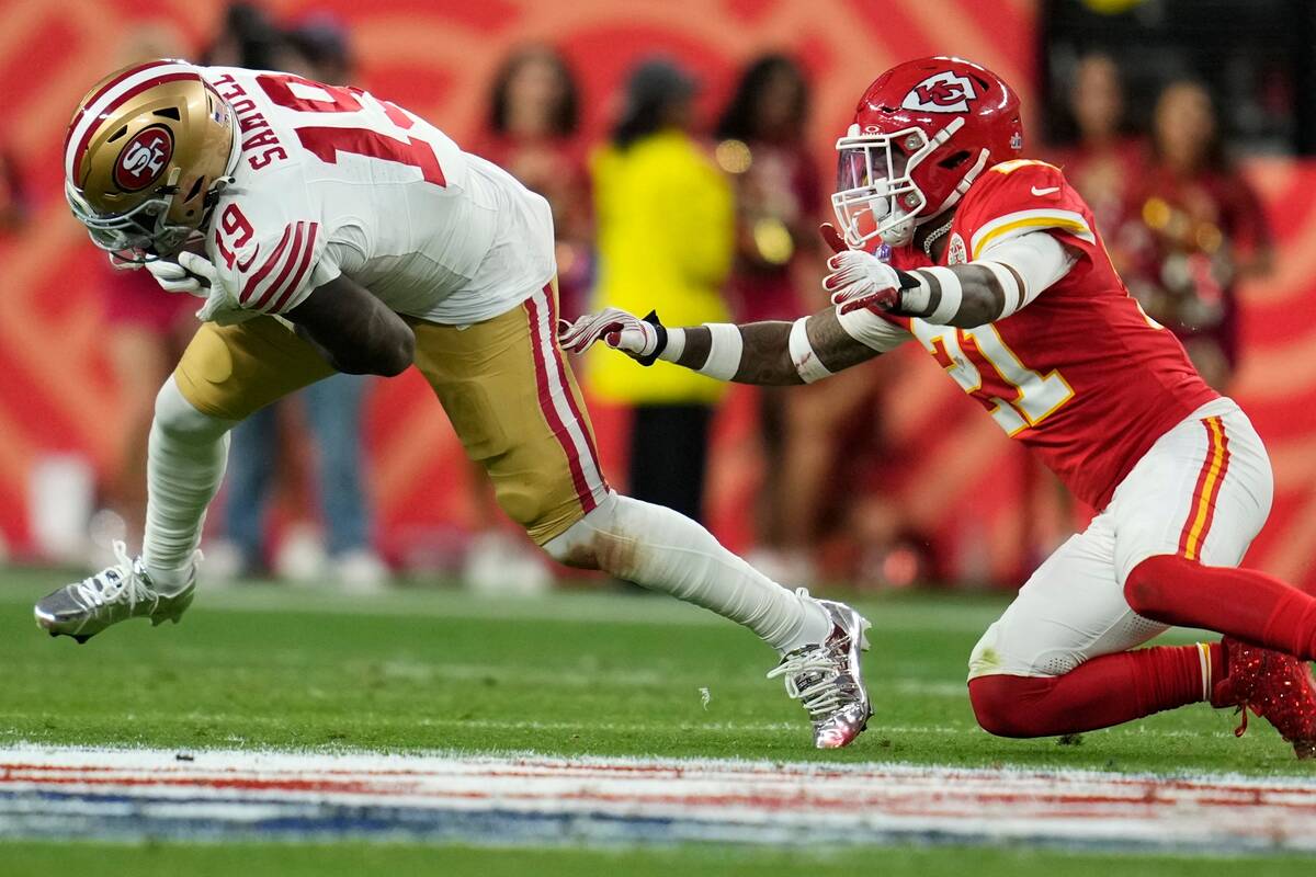 San Francisco 49ers wide receiver Deebo Samuel (19) makes the catch against Kansas City Chiefs ...