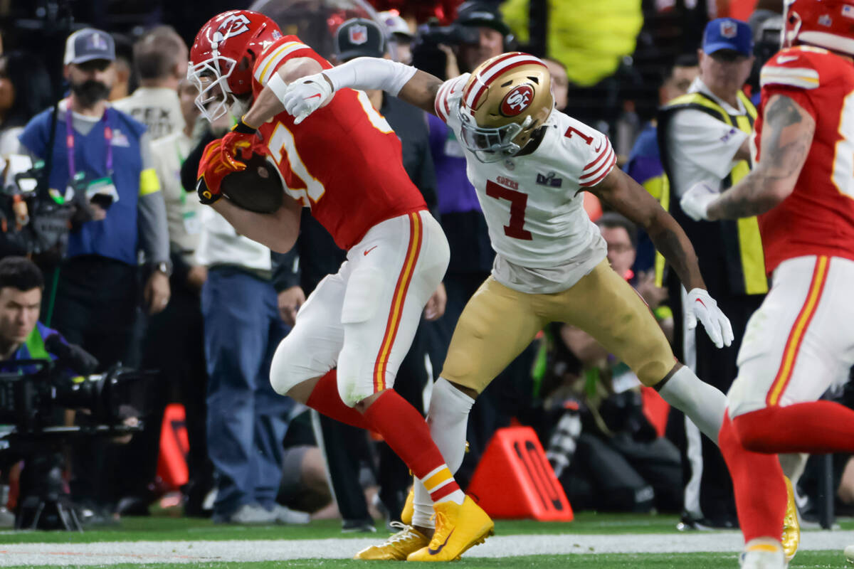 Kansas City Chiefs tight end Travis Kelce (87) gets forced out of bounds by San Francisco 49ers ...