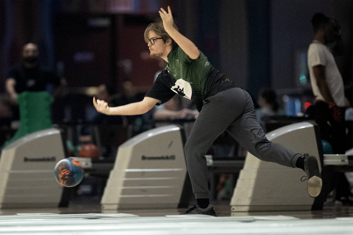 Palo Verde’s David Grossman sends the ball up a lane during the Class 5A state bowling c ...