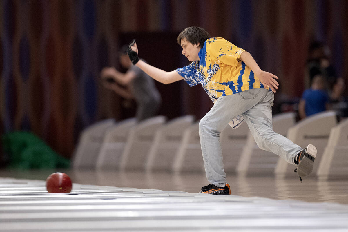 Sierra Vista’s Matthew Davis delivers the ball during the Class 5A state bowling champio ...