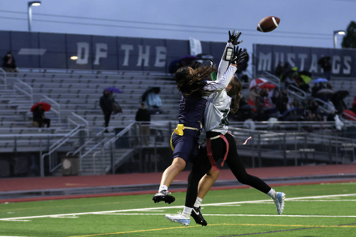 Palo Verde's Samantha Manzo (26) breaks up a pass intended for Shadow Ridge's Jaylani Palmer (1 ...