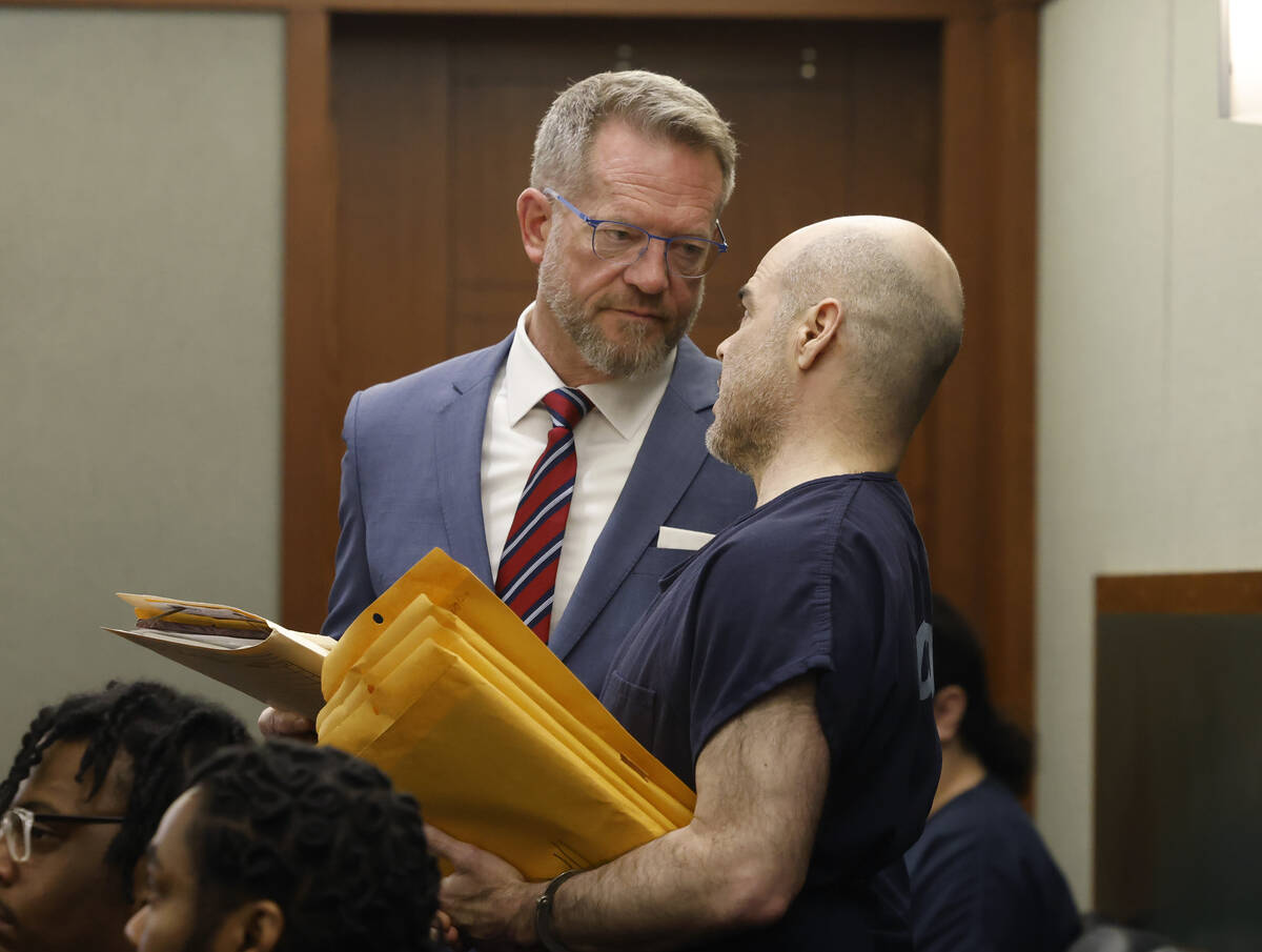 Attorney Robert Draskovich, left, listens to his client Robert Telles, a former Clark County Pu ...