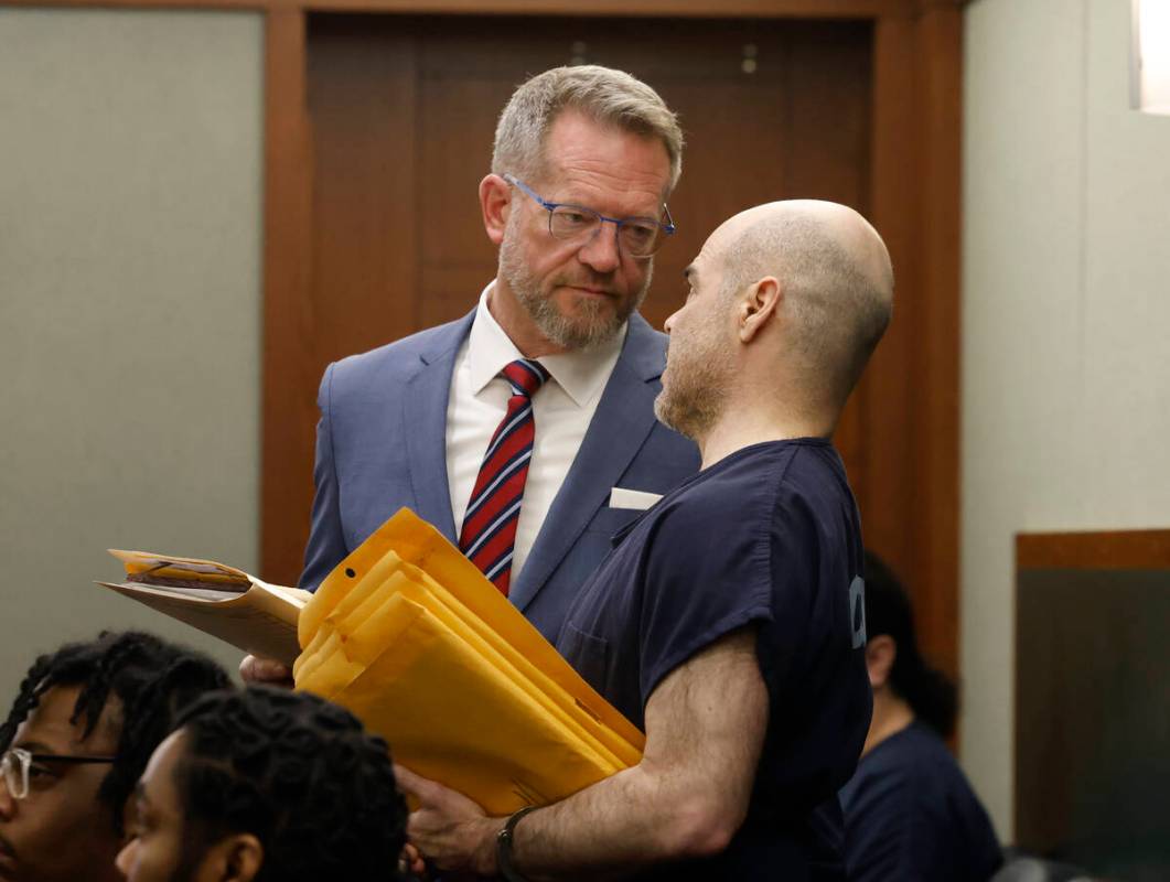 Attorney Robert Draskovich, left, listens to his client Robert Telles, a former Clark County Pu ...