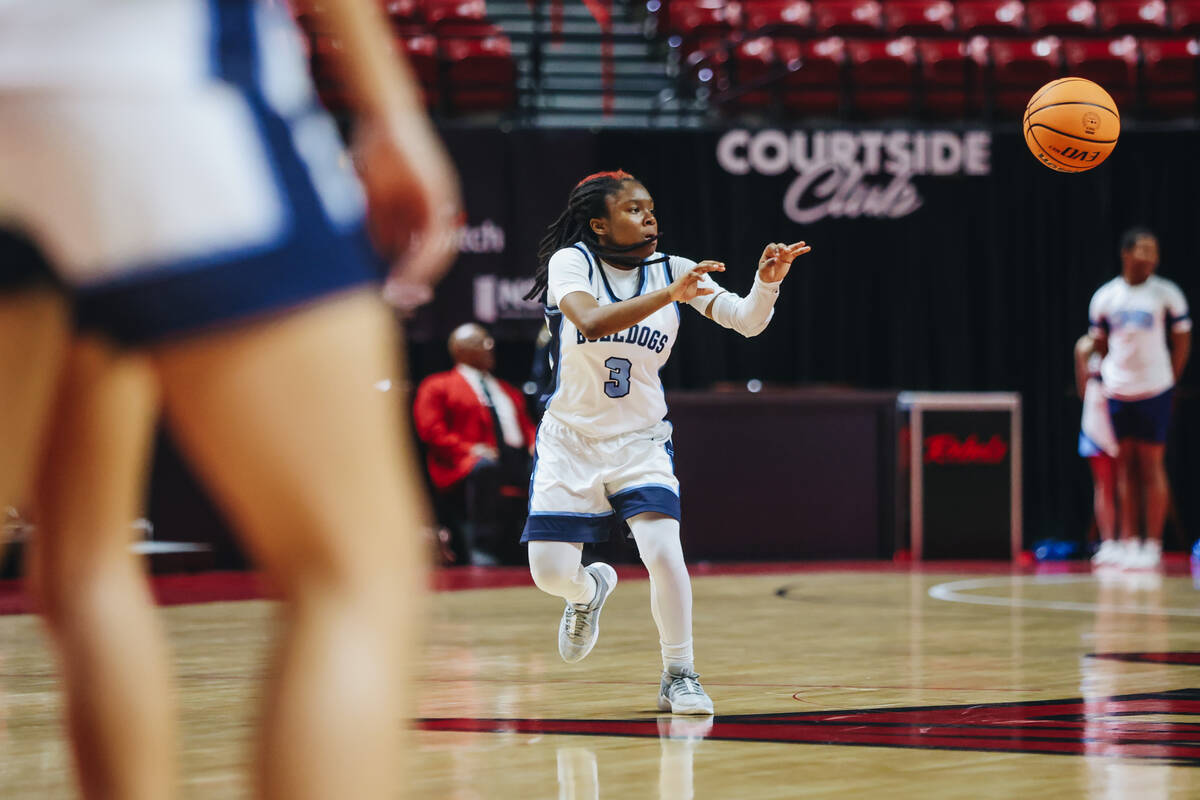 Centennial’s Tessa Prince (3) throws the ball to a teammate during a Class 5A girls basketbal ...