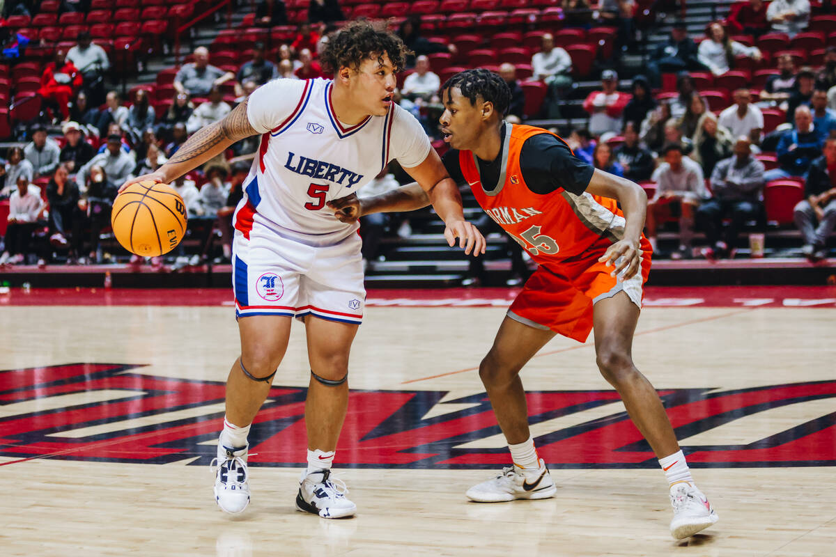 Liberty small forward Andre Porter (5) dribbles the ball down the court during a Class 5A boys ...