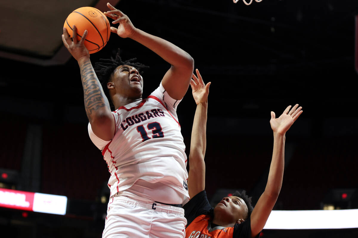 Coronado's Tee Bartlett (13) shoots against Bishop Gorman's Kameron Cooper (14) during the firs ...