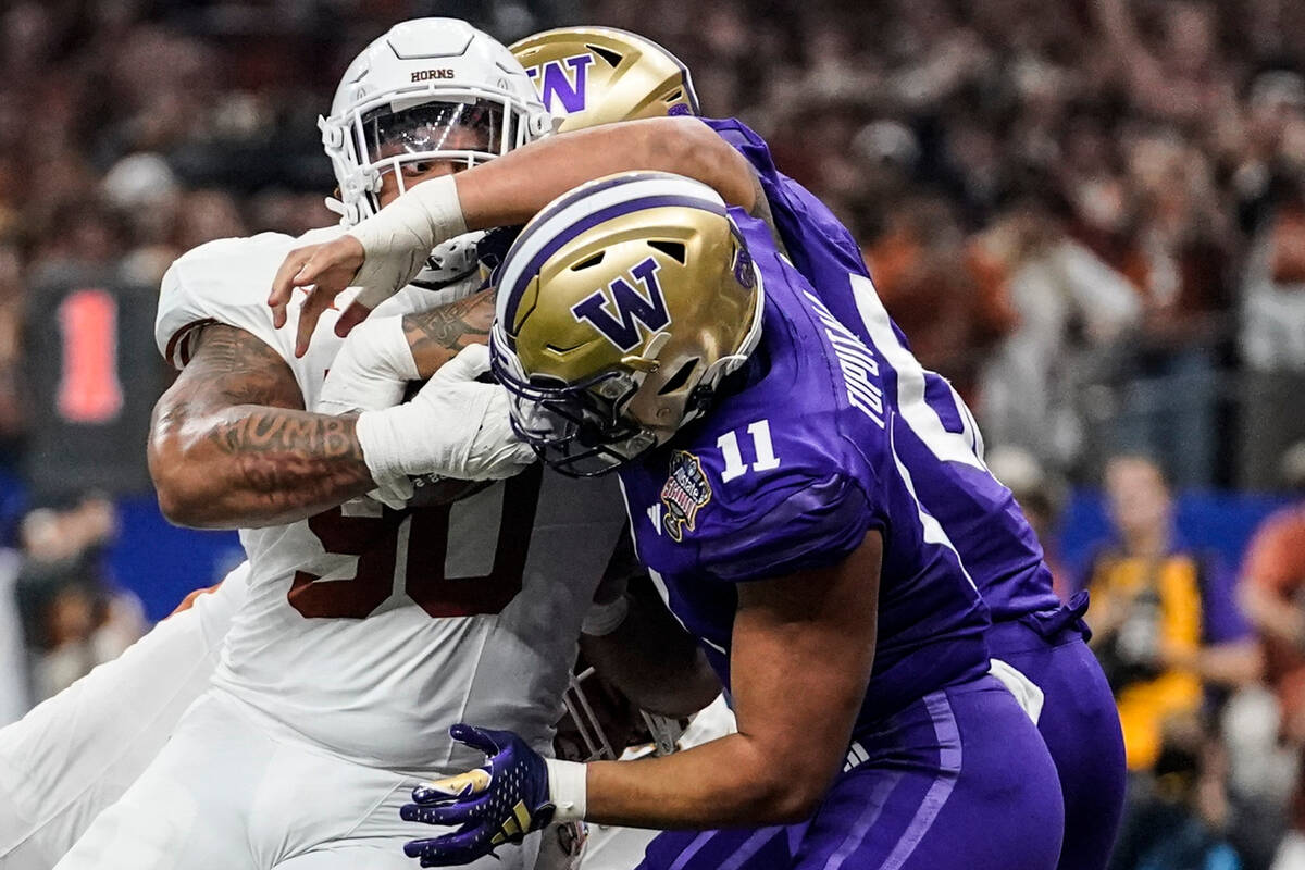 Texas defensive lineman Byron Murphy II (90) runs into the end zone for a touchdown against Was ...